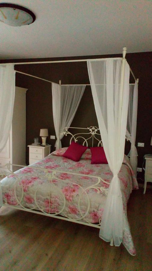 Bed and Breakfast La Rocchetta Валеджо-суль-Мінчо Екстер'єр фото